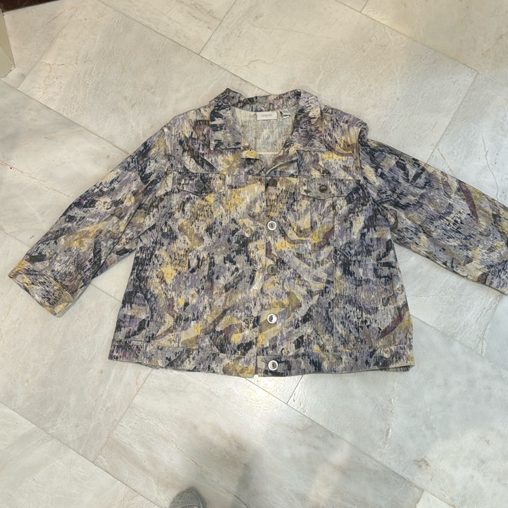 Women’s Chico’s size 4 lightweight print jean jacket